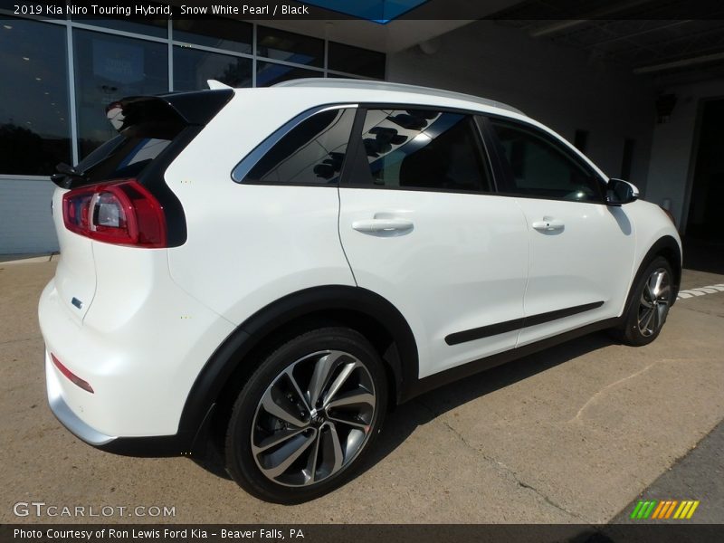 Snow White Pearl / Black 2019 Kia Niro Touring Hybrid