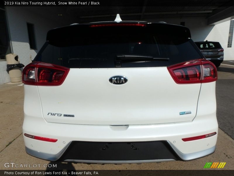 Snow White Pearl / Black 2019 Kia Niro Touring Hybrid