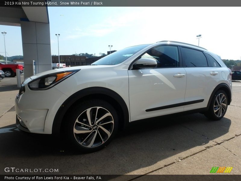 Snow White Pearl / Black 2019 Kia Niro Touring Hybrid