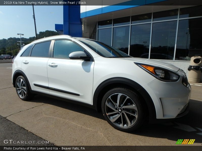 Front 3/4 View of 2019 Niro Touring Hybrid