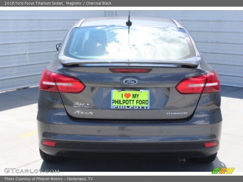Magnetic / Charcoal Black 2018 Ford Focus Titanium Sedan