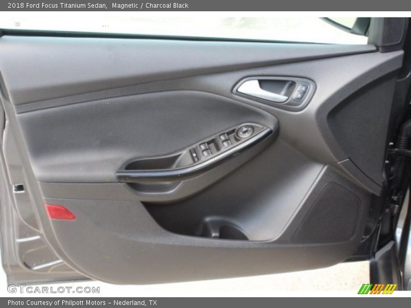 Magnetic / Charcoal Black 2018 Ford Focus Titanium Sedan
