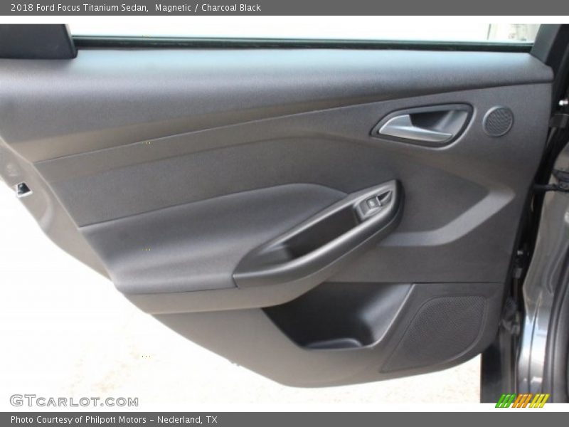 Magnetic / Charcoal Black 2018 Ford Focus Titanium Sedan