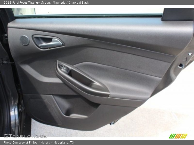 Magnetic / Charcoal Black 2018 Ford Focus Titanium Sedan