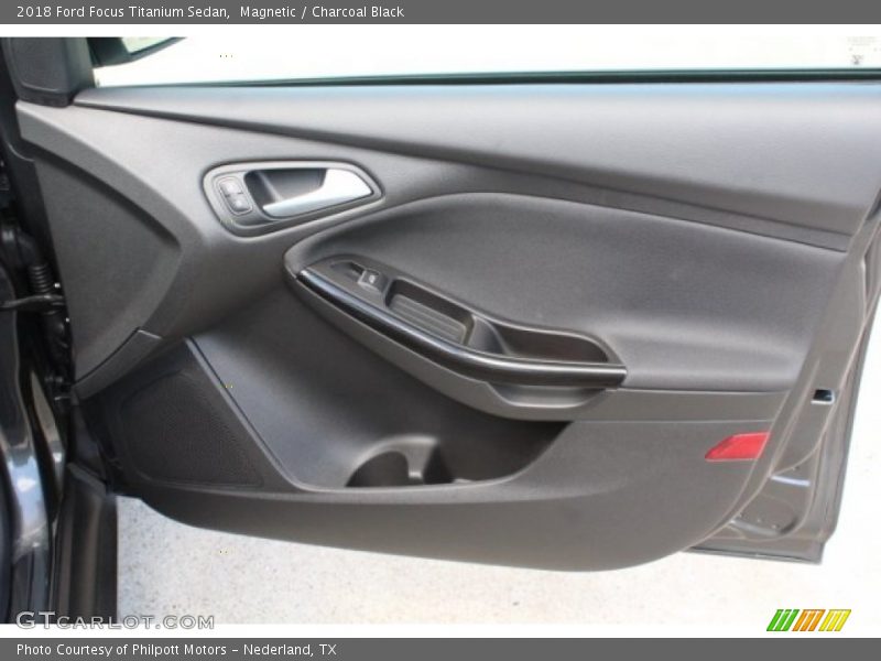 Magnetic / Charcoal Black 2018 Ford Focus Titanium Sedan