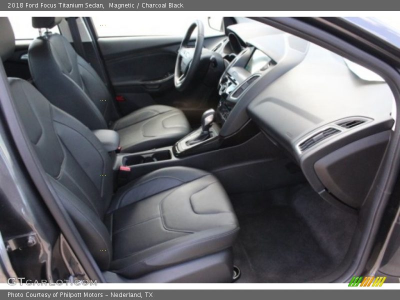 Magnetic / Charcoal Black 2018 Ford Focus Titanium Sedan