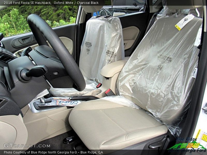 Oxford White / Charcoal Black 2018 Ford Fiesta SE Hatchback