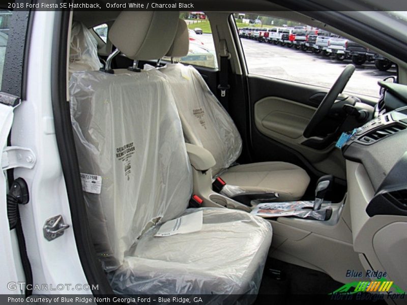 Oxford White / Charcoal Black 2018 Ford Fiesta SE Hatchback