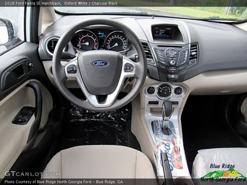 Oxford White / Charcoal Black 2018 Ford Fiesta SE Hatchback