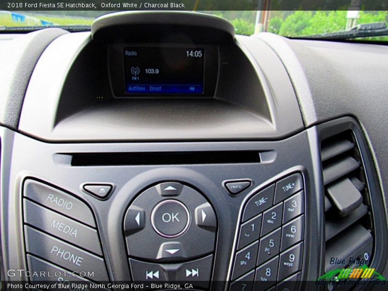 Oxford White / Charcoal Black 2018 Ford Fiesta SE Hatchback