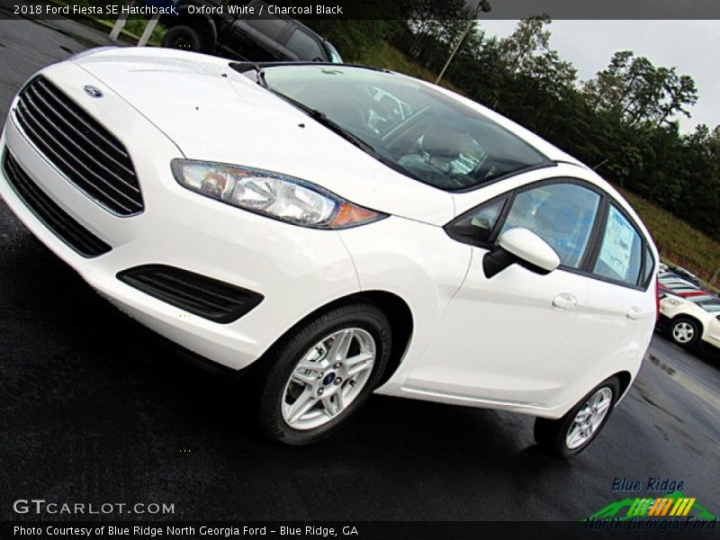 Oxford White / Charcoal Black 2018 Ford Fiesta SE Hatchback