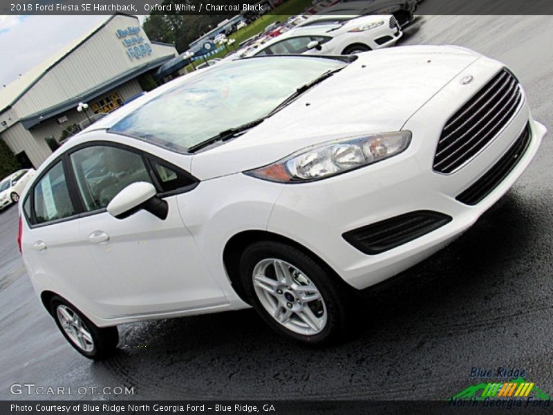 Oxford White / Charcoal Black 2018 Ford Fiesta SE Hatchback