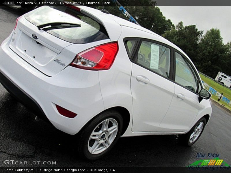 Oxford White / Charcoal Black 2018 Ford Fiesta SE Hatchback