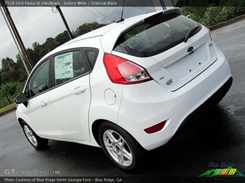 Oxford White / Charcoal Black 2018 Ford Fiesta SE Hatchback