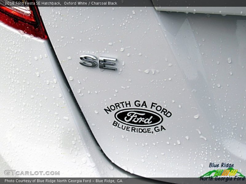 Oxford White / Charcoal Black 2018 Ford Fiesta SE Hatchback
