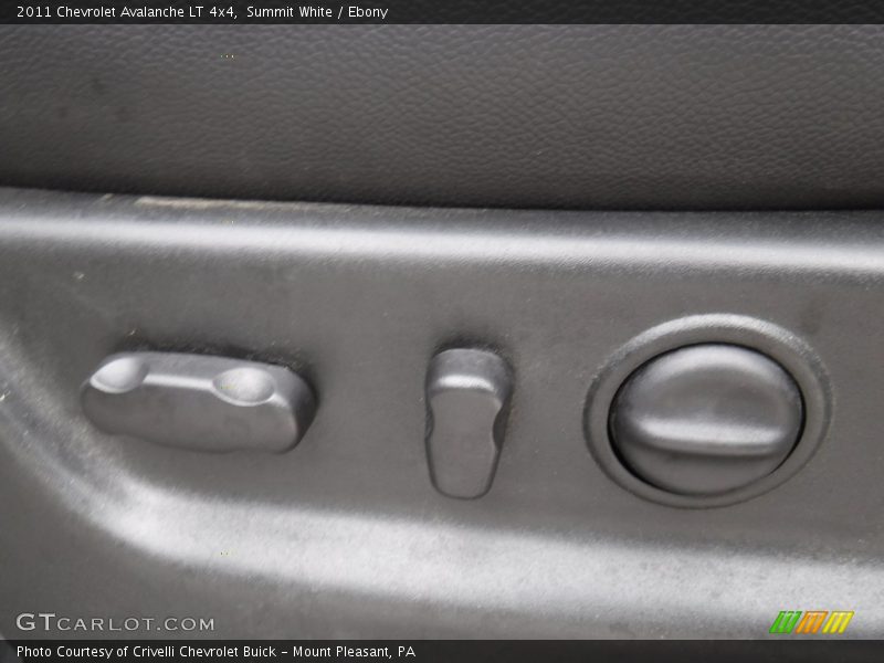 Summit White / Ebony 2011 Chevrolet Avalanche LT 4x4