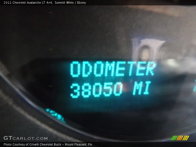 Summit White / Ebony 2011 Chevrolet Avalanche LT 4x4