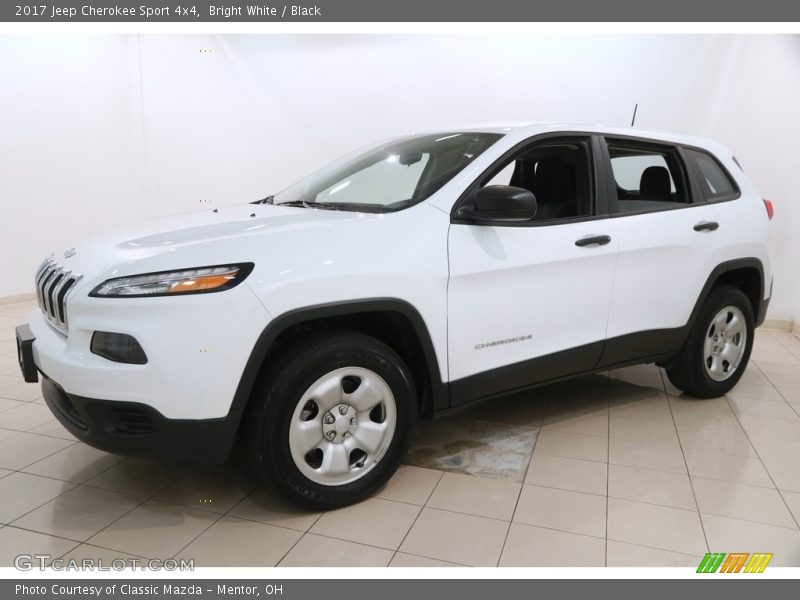 Bright White / Black 2017 Jeep Cherokee Sport 4x4