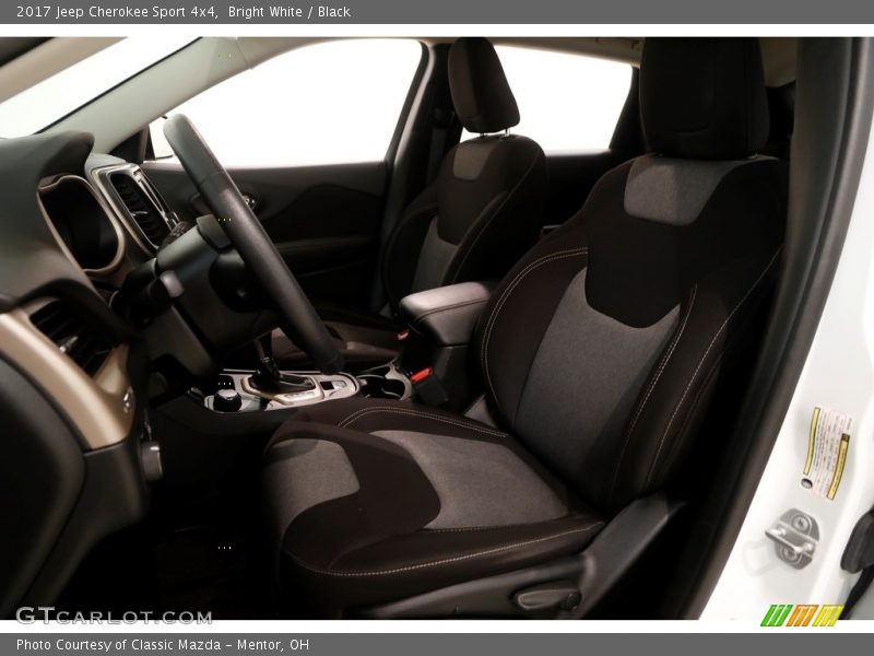 Bright White / Black 2017 Jeep Cherokee Sport 4x4