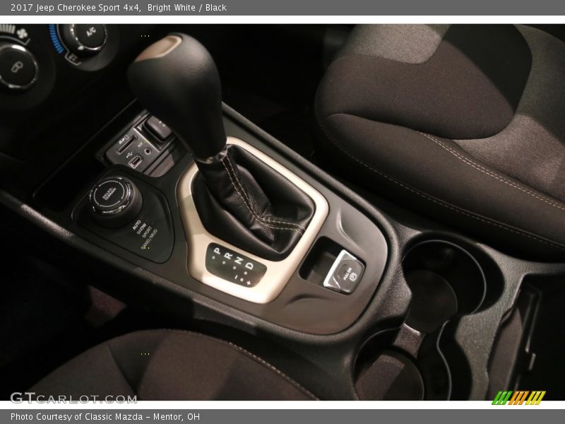 Bright White / Black 2017 Jeep Cherokee Sport 4x4