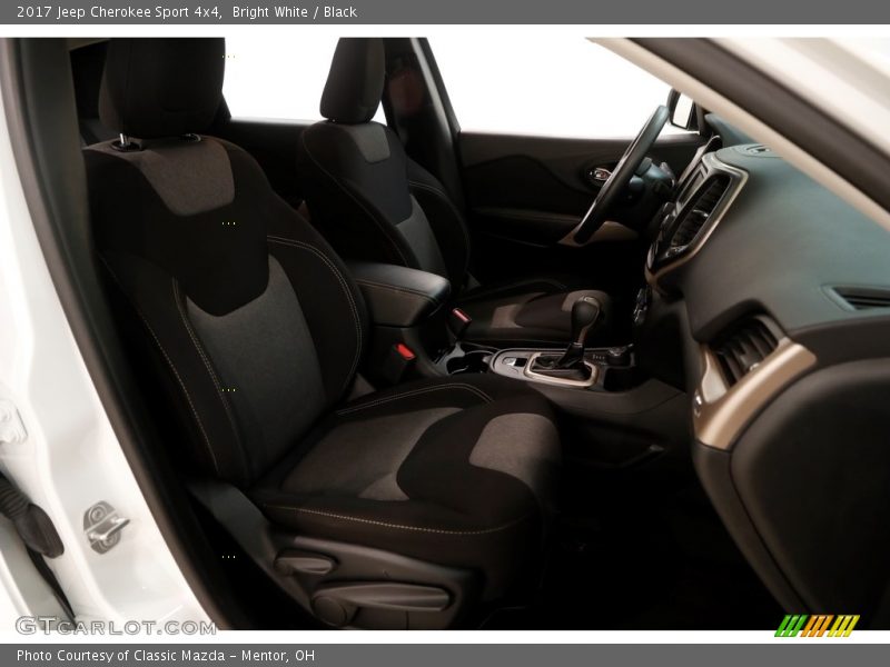 Bright White / Black 2017 Jeep Cherokee Sport 4x4