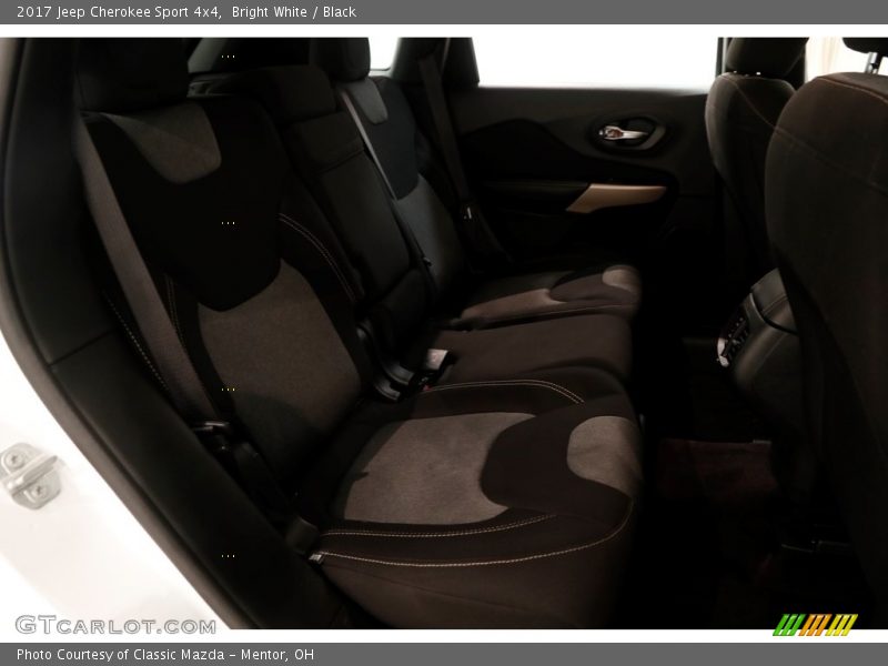 Bright White / Black 2017 Jeep Cherokee Sport 4x4