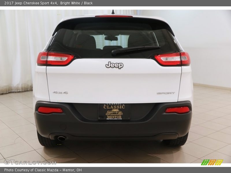 Bright White / Black 2017 Jeep Cherokee Sport 4x4