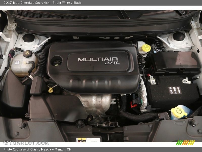 Bright White / Black 2017 Jeep Cherokee Sport 4x4