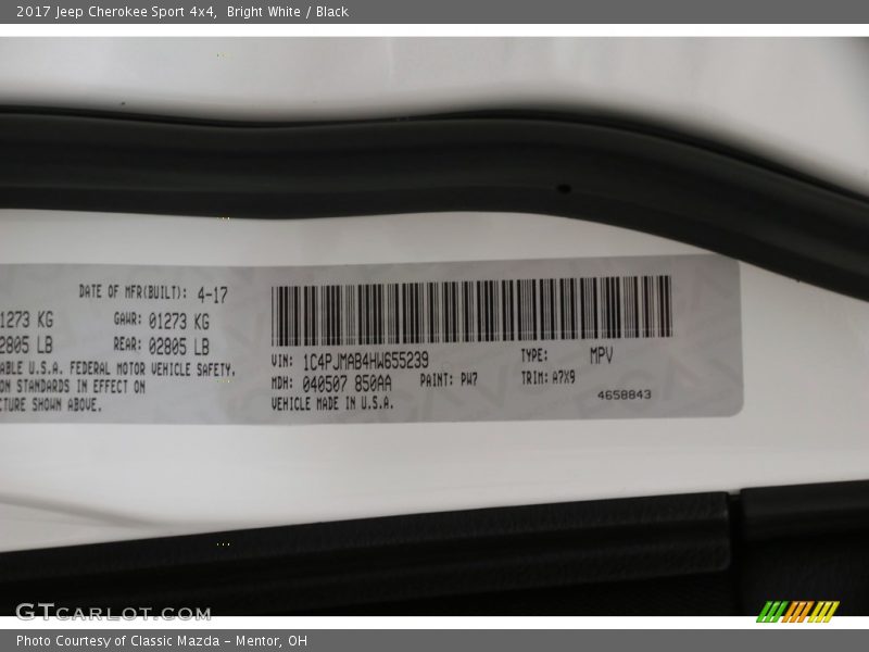 Bright White / Black 2017 Jeep Cherokee Sport 4x4