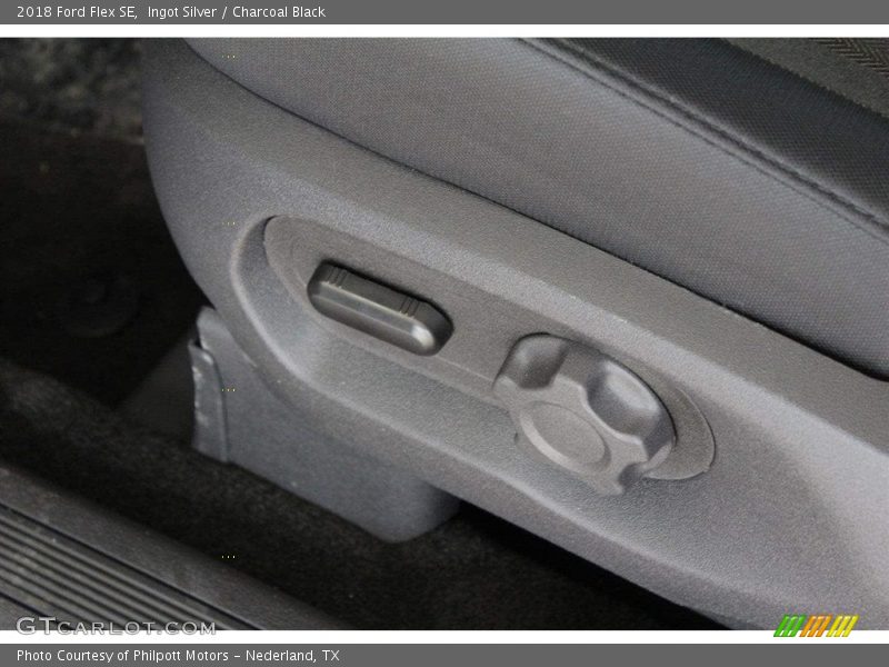 Ingot Silver / Charcoal Black 2018 Ford Flex SE