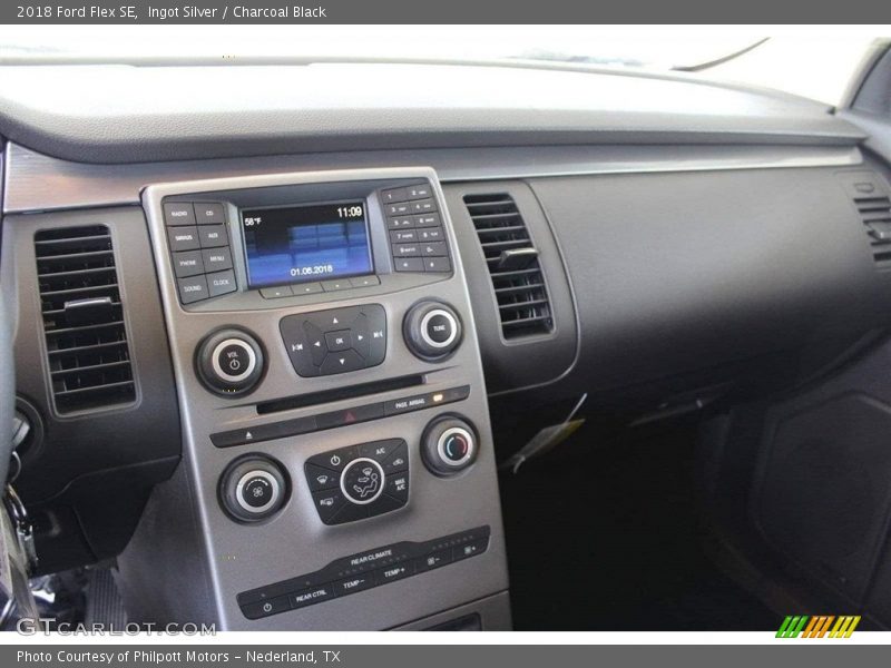 Ingot Silver / Charcoal Black 2018 Ford Flex SE