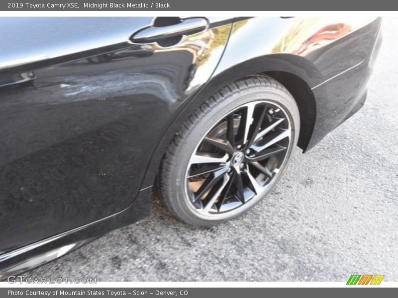Midnight Black Metallic / Black 2019 Toyota Camry XSE