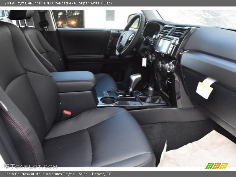 Super White / Black 2019 Toyota 4Runner TRD Off-Road 4x4