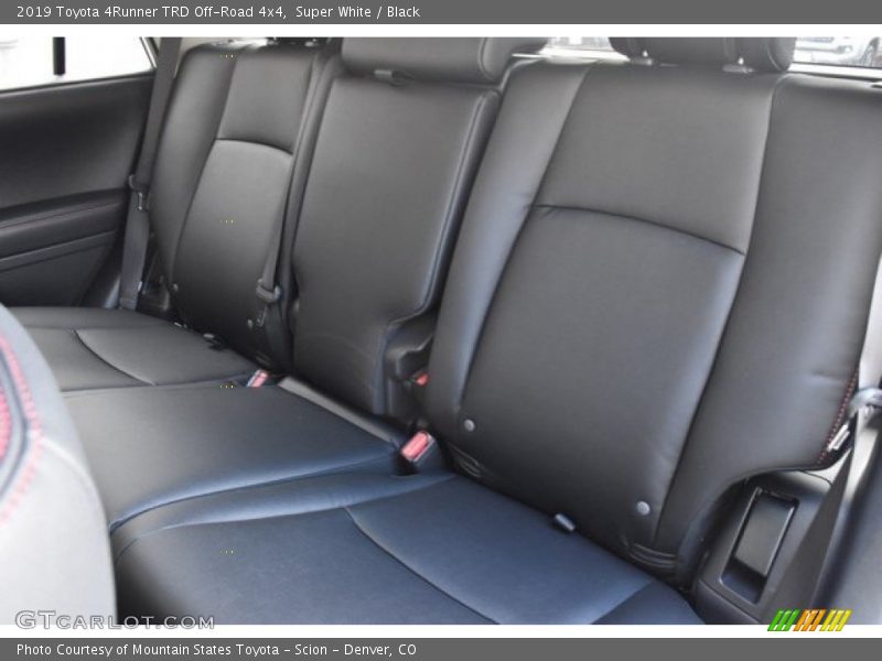 Super White / Black 2019 Toyota 4Runner TRD Off-Road 4x4