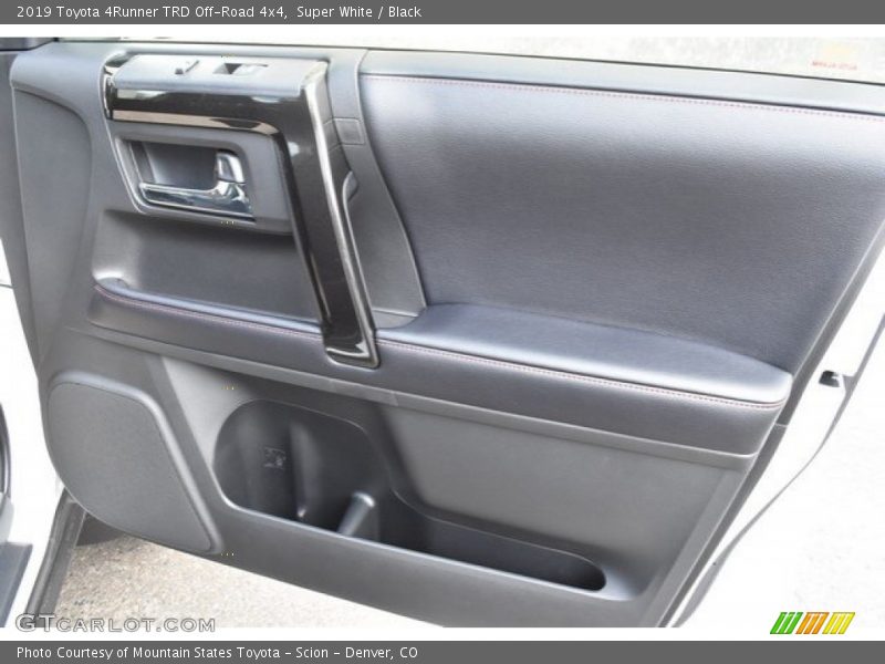 Super White / Black 2019 Toyota 4Runner TRD Off-Road 4x4