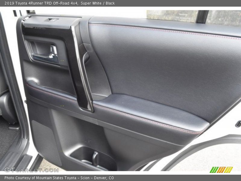 Super White / Black 2019 Toyota 4Runner TRD Off-Road 4x4