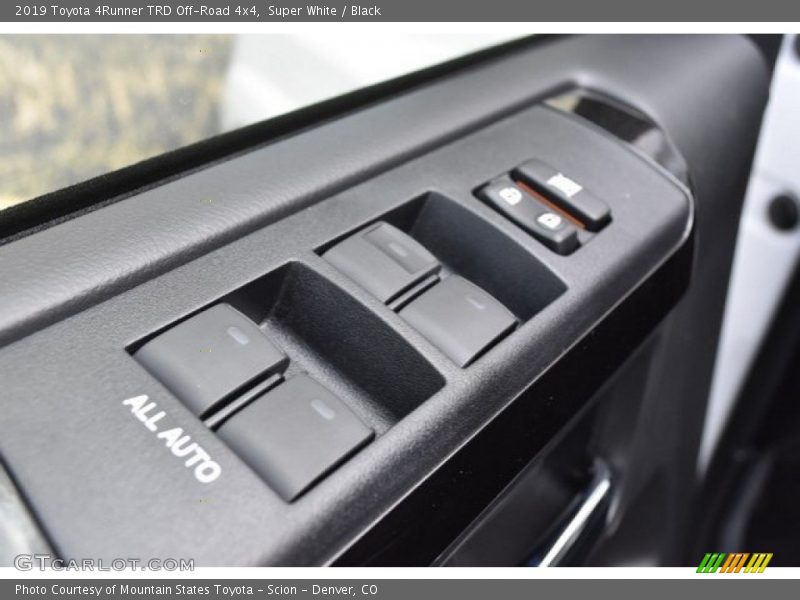 Super White / Black 2019 Toyota 4Runner TRD Off-Road 4x4