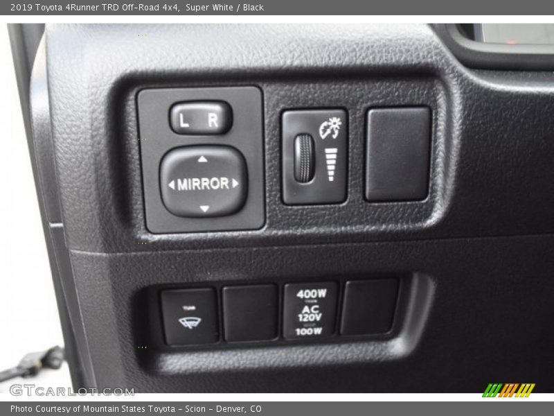 Super White / Black 2019 Toyota 4Runner TRD Off-Road 4x4