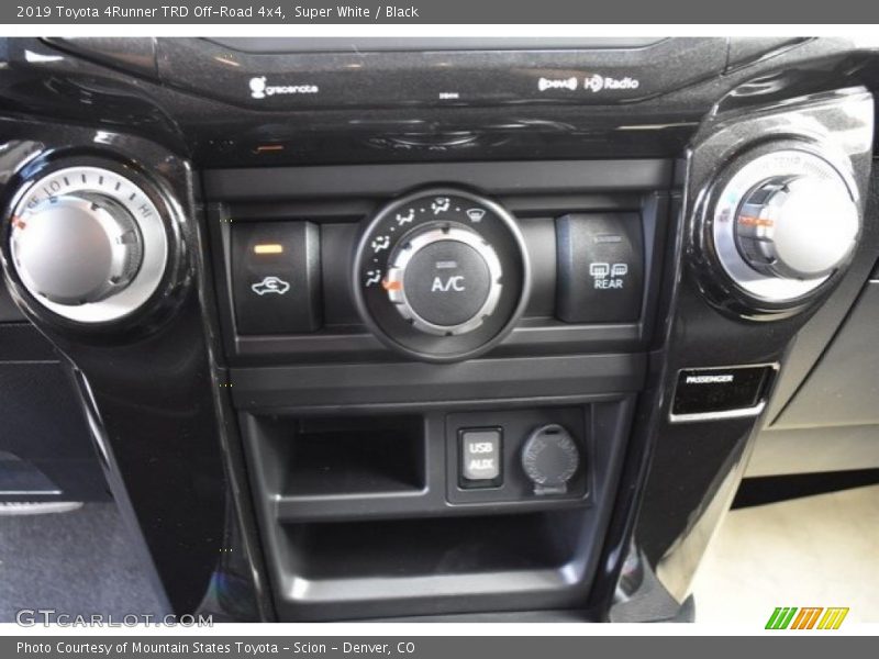 Super White / Black 2019 Toyota 4Runner TRD Off-Road 4x4