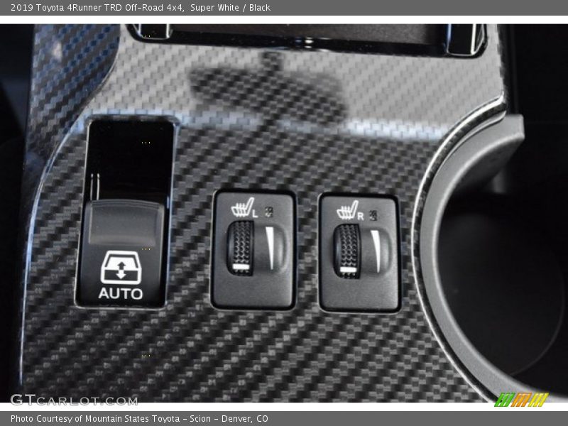 Super White / Black 2019 Toyota 4Runner TRD Off-Road 4x4