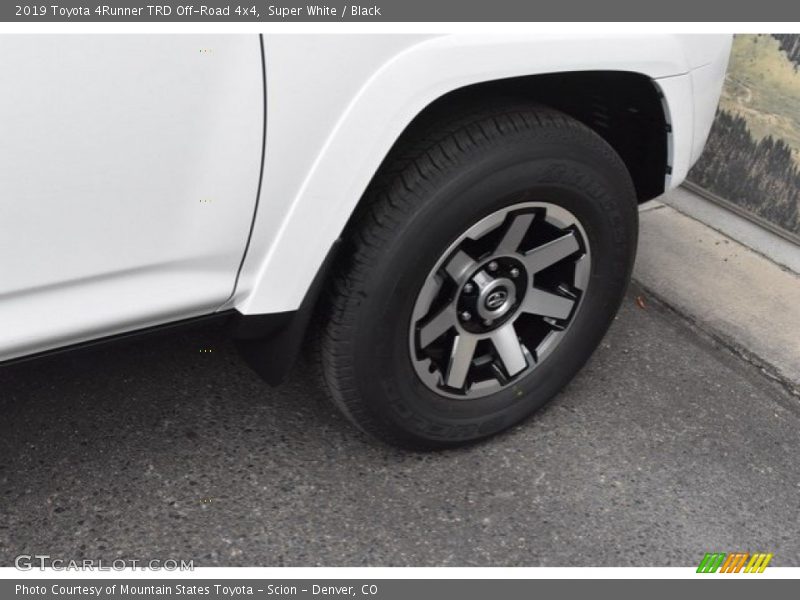 Super White / Black 2019 Toyota 4Runner TRD Off-Road 4x4