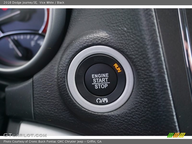 Vice White / Black 2018 Dodge Journey SE