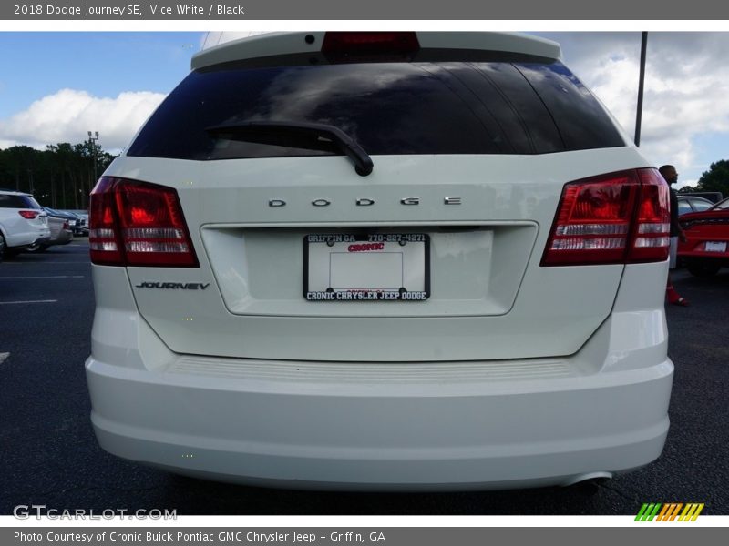 Vice White / Black 2018 Dodge Journey SE