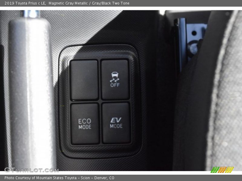 Magnetic Gray Metallic / Gray/Black Two Tone 2019 Toyota Prius c LE