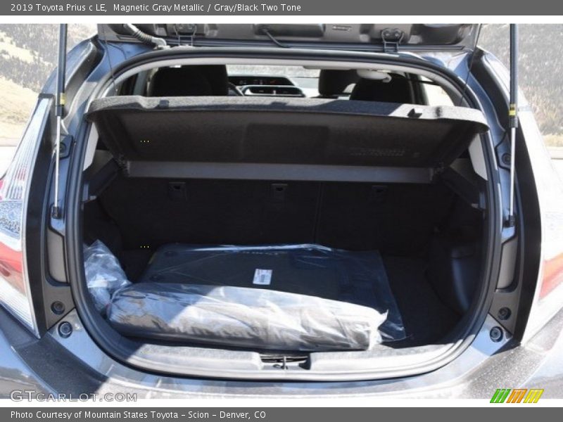  2019 Prius c LE Trunk