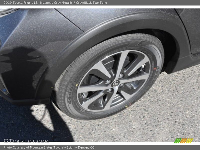 Magnetic Gray Metallic / Gray/Black Two Tone 2019 Toyota Prius c LE