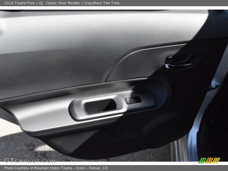 Classic Silver Metallic / Gray/Black Two Tone 2019 Toyota Prius c LE