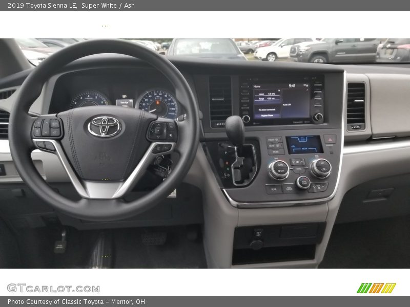 Super White / Ash 2019 Toyota Sienna LE