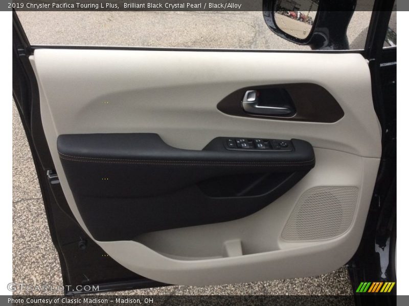 Brilliant Black Crystal Pearl / Black/Alloy 2019 Chrysler Pacifica Touring L Plus