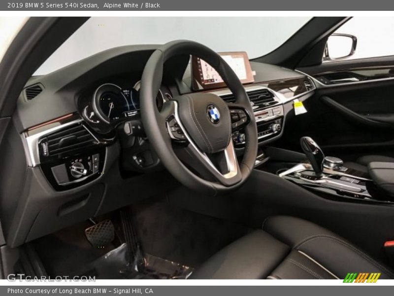 Alpine White / Black 2019 BMW 5 Series 540i Sedan